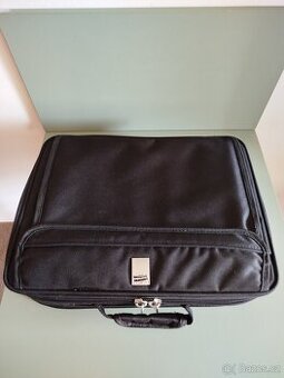 Černý cestovní kufřík