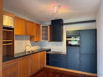 Kuchynska linka z masivu