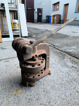 Ruční pákový lis