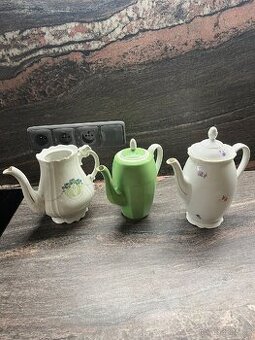 Staré porcelánové konvice