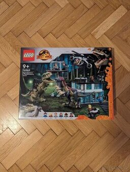LEGO Jurassic World 76949 Útok giganotosaura a therizinosau