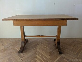 Pracovní stůl historický