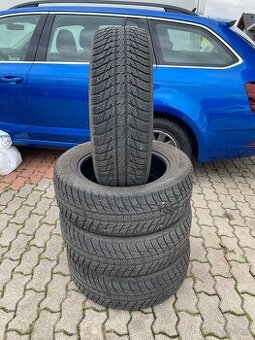 Sada zimních pneumatik Nokian 225/60/17, cca 7 mm