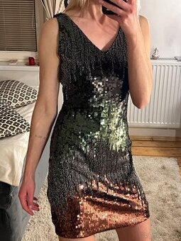 Mini šaty s barevnými flitry