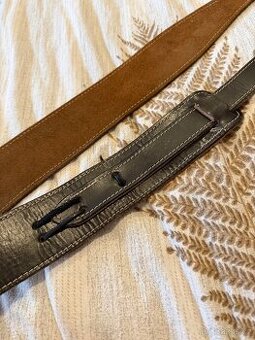 Kožený pas na gitaru