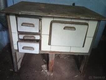 Bílá trouba se šuplíky