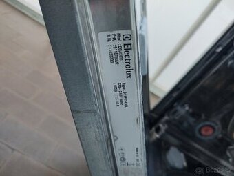 Myčka Elektrolux v zánovním stavu