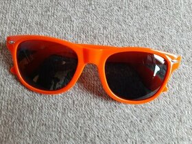 Oranžové sluneční brýle
