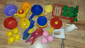 Plastové nádobí do dětské kuchynky