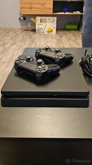 PS 4 + 2 ovladače
