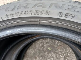 letní pneu 225/40 r18