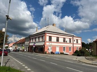 Investiční dům v centru Veselí nad Lužnicí – byty, obchody