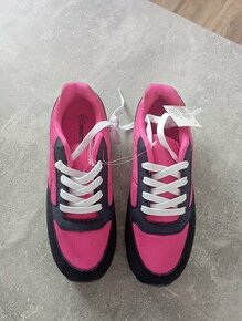 Tenisky vel. 35 a 37