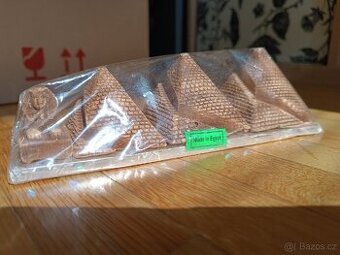 Tři pyramidy a sfinga - možná dohoda