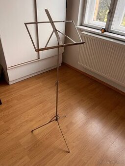 Kovový skládací notový stojan
