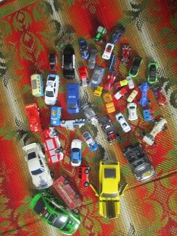 STARÉ HRAČKY-AUTÍČKA  ATD.