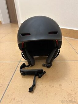 Lyžařská přilba ATOMIC