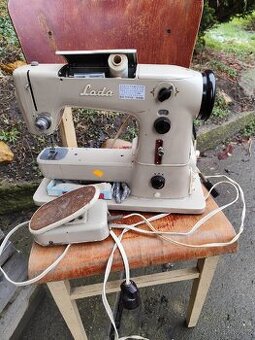 Šicí stroj Lada