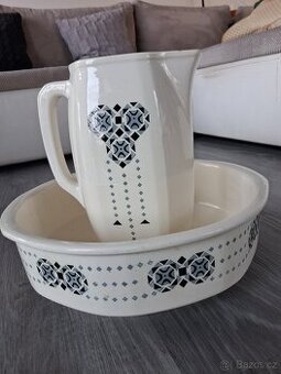 Starožitné umyvadlo se džbánem