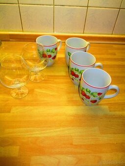 set 4 hrnky bez vad+2 sklenky přidám-p.c. 190kč za kus