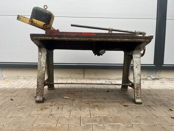 169. Ruční tabulové nůžky 1000/2A