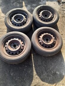 4x 15" obutá letní kola na Toyota.