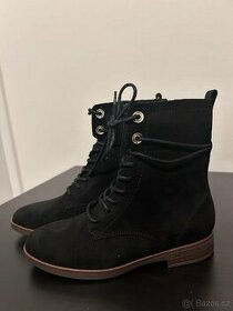 Černé šněrovací boty