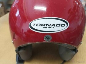 Helma Tornado XL se štítkem