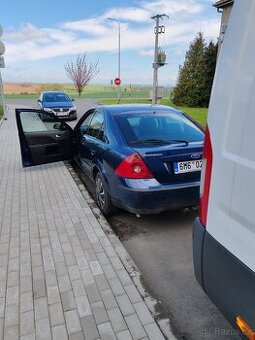 Ford mondeo MK3 1,8 16v Benzín - 1