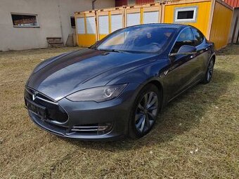 Tesla Model S 85d free charging