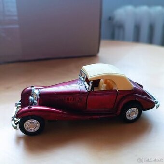 Prodám kovový model 1:43 mercedes benz 540 - 1