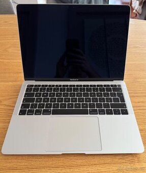 MacBook Air JAKO NOVÝ