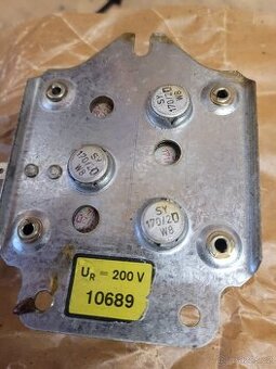 Mz etz 125,150 ,251 usměrnovač napětí.