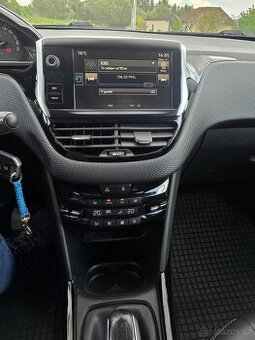 Prodám Peugeot 2008 (1,6 benzín, 88 kW) - velmi dobrý stav