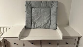 Přebalovací pult na komodu Hemmes (IKEA)