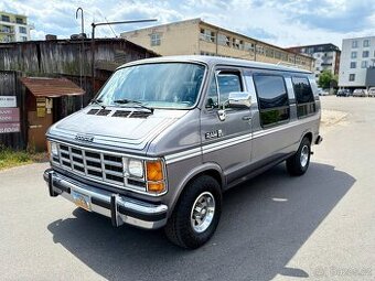 1989 Dodge B-250 RAM VAN Bivouac Conversion | PERFEKTNÍ STAV
