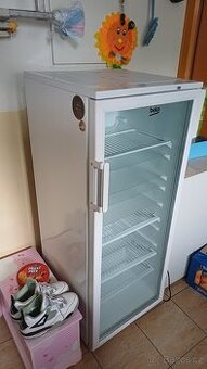 Prosklená lednice Beko - vysoká