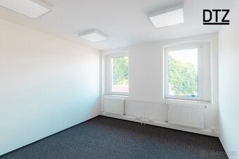 Kancelář 26 m2 v moderní administrativní budově s parkováním