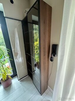 IKEA prosklená skříň
