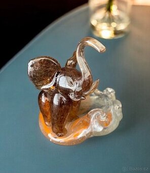 Sirnatý skleněný popelník, prvorepublikový slon