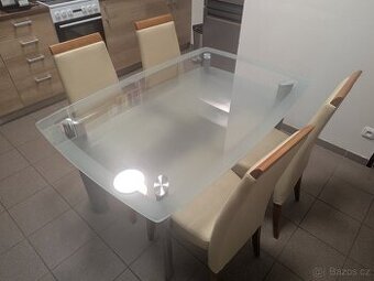 Jídelní stůl (+židle)