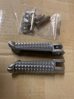 Stupačky na motorku