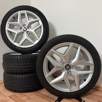 ŠKODA FABIA IV 5x100 R17 ET51+LETNÍ 215/45R17 7,5m