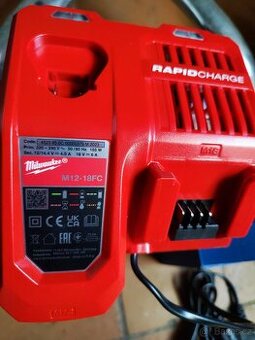 Prodám nabíječku na baterky Milwaukee