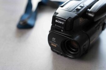 Sony CCD-TR 470E