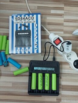 Inteligentní LCD nabíječka,1,2Važ 4,2V nabíjí všechny aku.