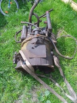 Prodám převodovku na Hon 053 1,2 s hydromotorem a čerpadly