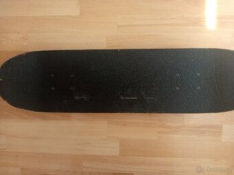 Skateboard černé barvy - 1