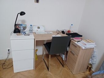 Psací stůl z Möbelixu