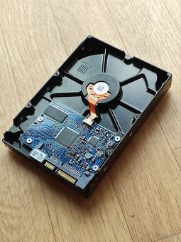 500 GB pevný disk – málo používaný, plně funkční